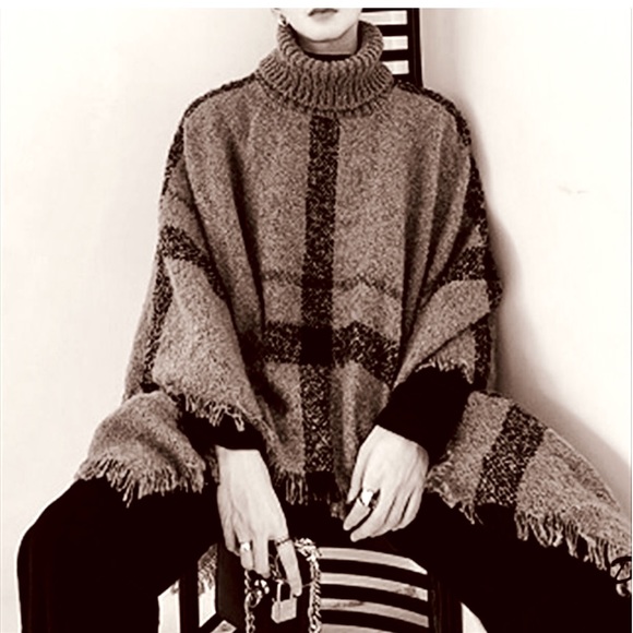 Boho Oversized Plaid Poncho - Picture 2 of 4